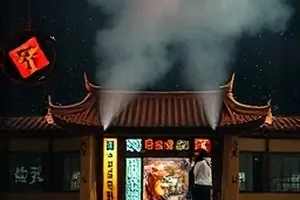 《一口气看完的短剧清单》封面，竖屏画面拼贴与进度条